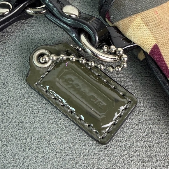 Coach appear Wristlet Horse & Carriage Logo Purple Lining Zip Top and Hang Tag - Picture 5 of 9